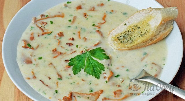 Сливочный суп с лисичками