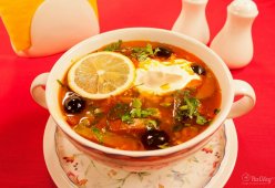 Солянка сборная мясная