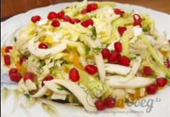 Салат из пекинской капусты с кальмарами