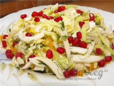 Салат из пекинской капусты с кальмарами
