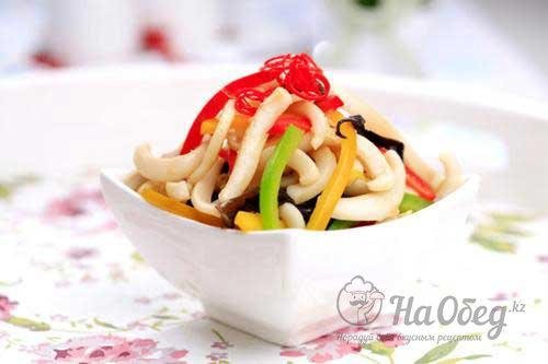 Салат с кальмарами и болгарским перцем