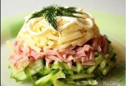 Салат из ветчины с сыром