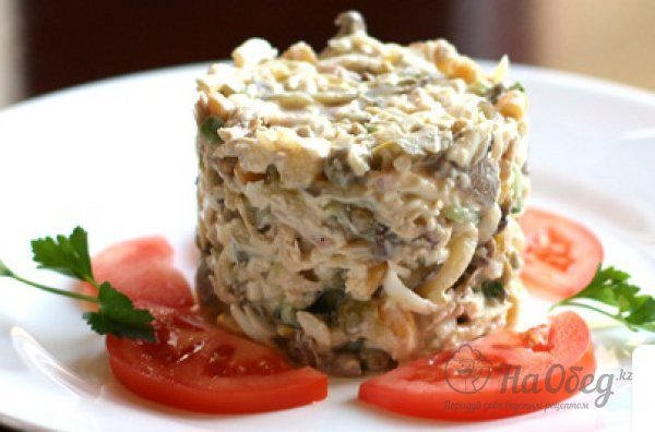 Салат из ветчины с шампиньонами