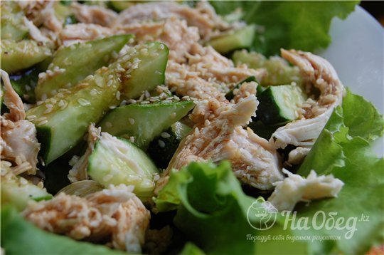 Салат-закуска из курицы со свежими огурцами