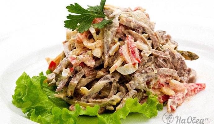 Салат с говяжьим языком и болгарским перцем