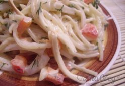 Салат из кальмаров с зеленым горошком