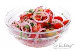 Салат из помидоров с луком
