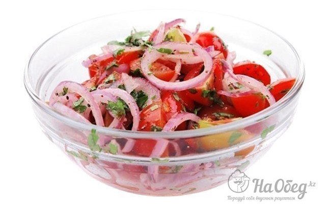 Салат из помидоров с луком