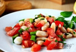 Салат из помидоров с фасолью