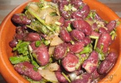 Остренький салатик из красной фасоли