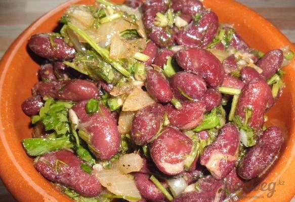 Остренький салатик из красной фасоли