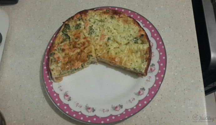 Пирог с семгой и брокколи