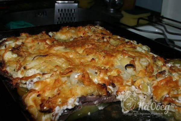 Мясо по-французски с картошкой и грибами