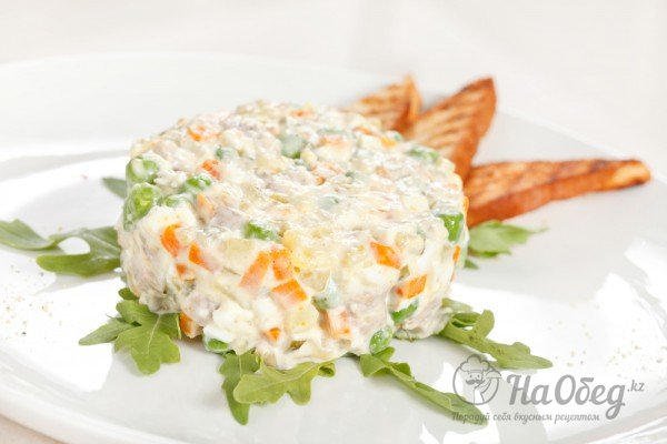 Салат оливье с курицей