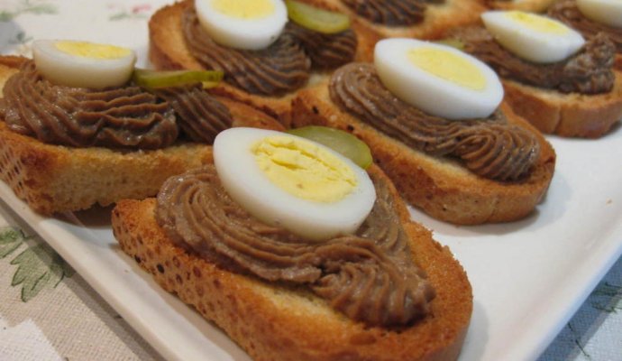 Печеночный паштет на крутоне