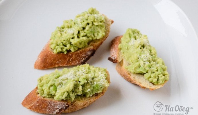 Брускетта с авокадо