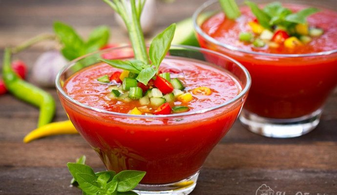 Гаспачо с авокадо и сельдереем