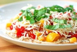 Кесадилья с базиликом, моцареллой и кукурузой
