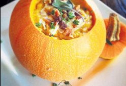 Сырное фондю с грибами в тыкве