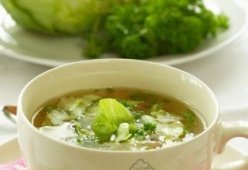Холодный суп из щавеля с огурцами
