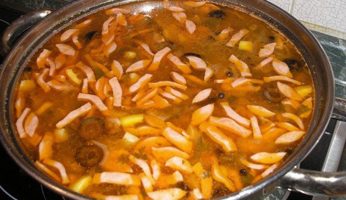 Солянка с куриными сердцами и опятами