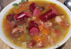 Солянка с охотничьими колбасками