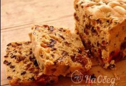 Пирог с миндалем и сухофруктами