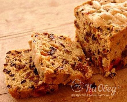 Пирог с миндалем и сухофруктами