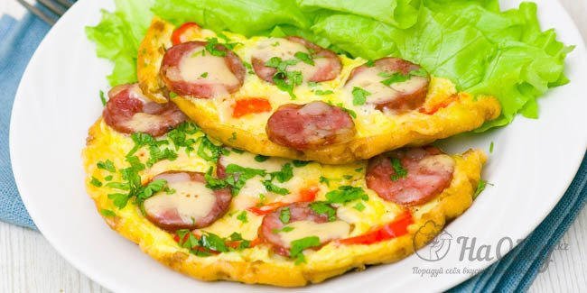 Омлет с колбасой