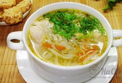 Куриный суп с лапшой