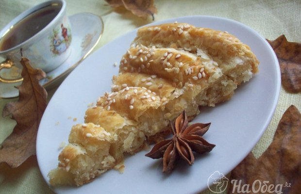 Слоеный пирог с сыром