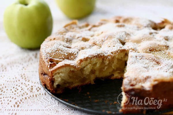 Шарлотка с яблоками