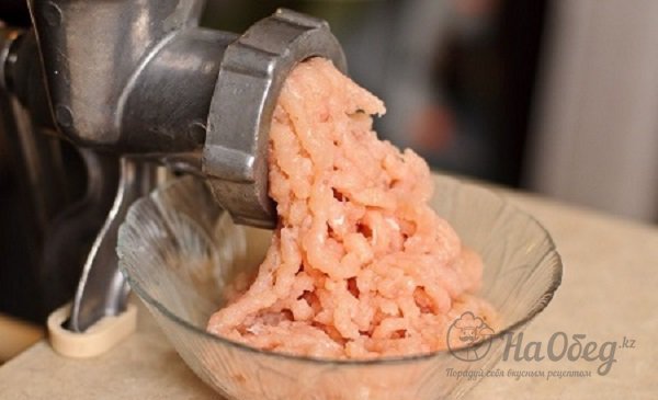 Готовим фарш для пельменей