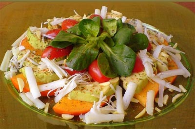 Капустный салат с хурмой