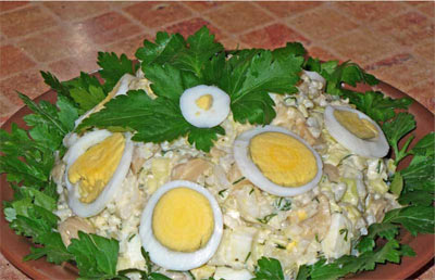 питательный салат с консервированными шампиньонами