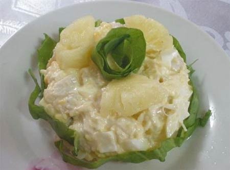 Салат курино-ананасовый микс