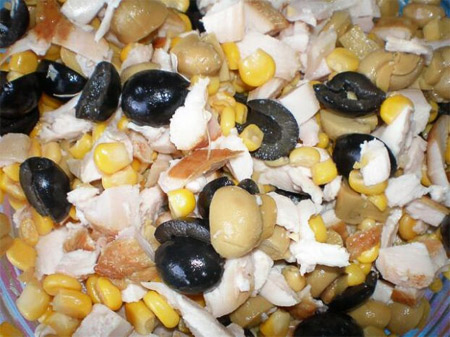 Салат  сырный с кукурузой