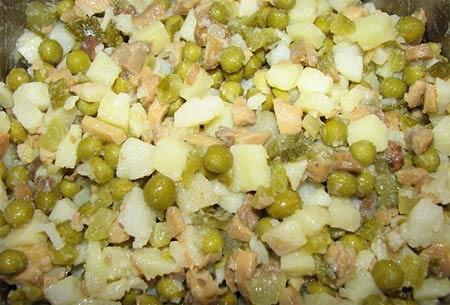 Картофельный салат с горошком