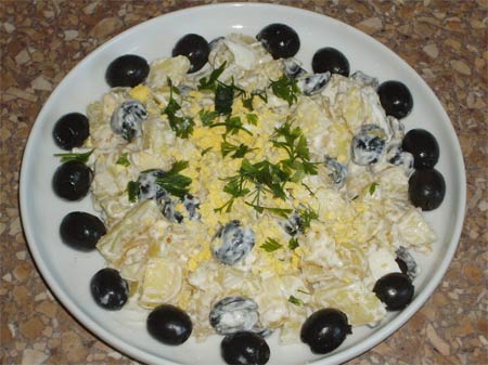 Картофельный салат с маслинами