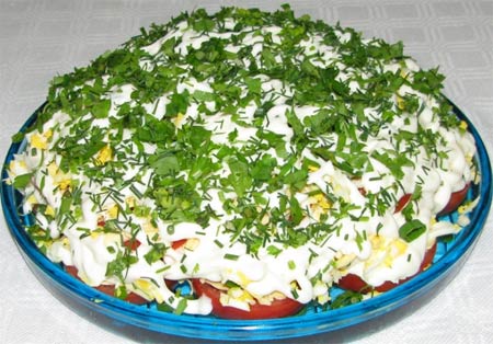 Салат со сметаной и петрушкой