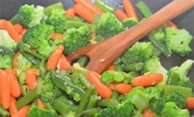 Салат из брокколи с морковью