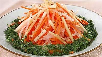Сырный салат из корня сельдерея