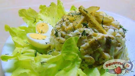 Овощной салат с треской горячего копчения