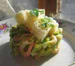 Салат из консервированного лосося с отварными овощами