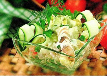 Салат из копченой рыбы и картофеля