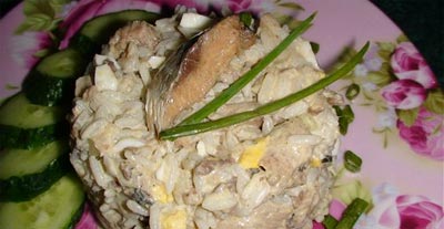 Салат с сардинами и рисом
