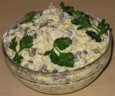 Салат из кальмаров с грибами
