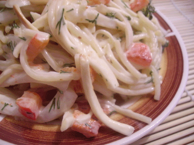 Русский салат из кальмаров консервированных с кислой капустой