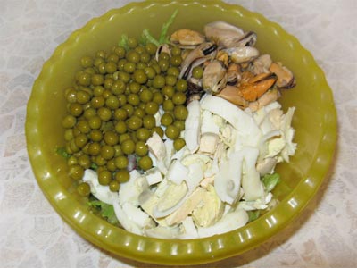 Салат с зелёным горошком