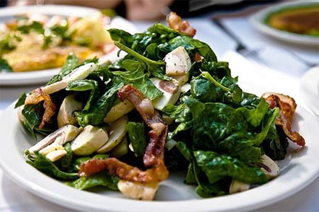 Салат со свежей зеленью